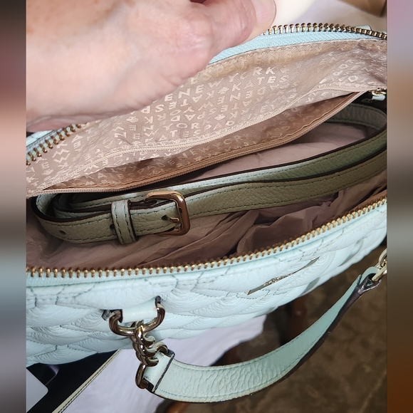 GENTLY USED ! KATE SPADE SEAFOAM QUILTED HANDBAG W/CROSSBODY STRAP - Picture 6 of 8